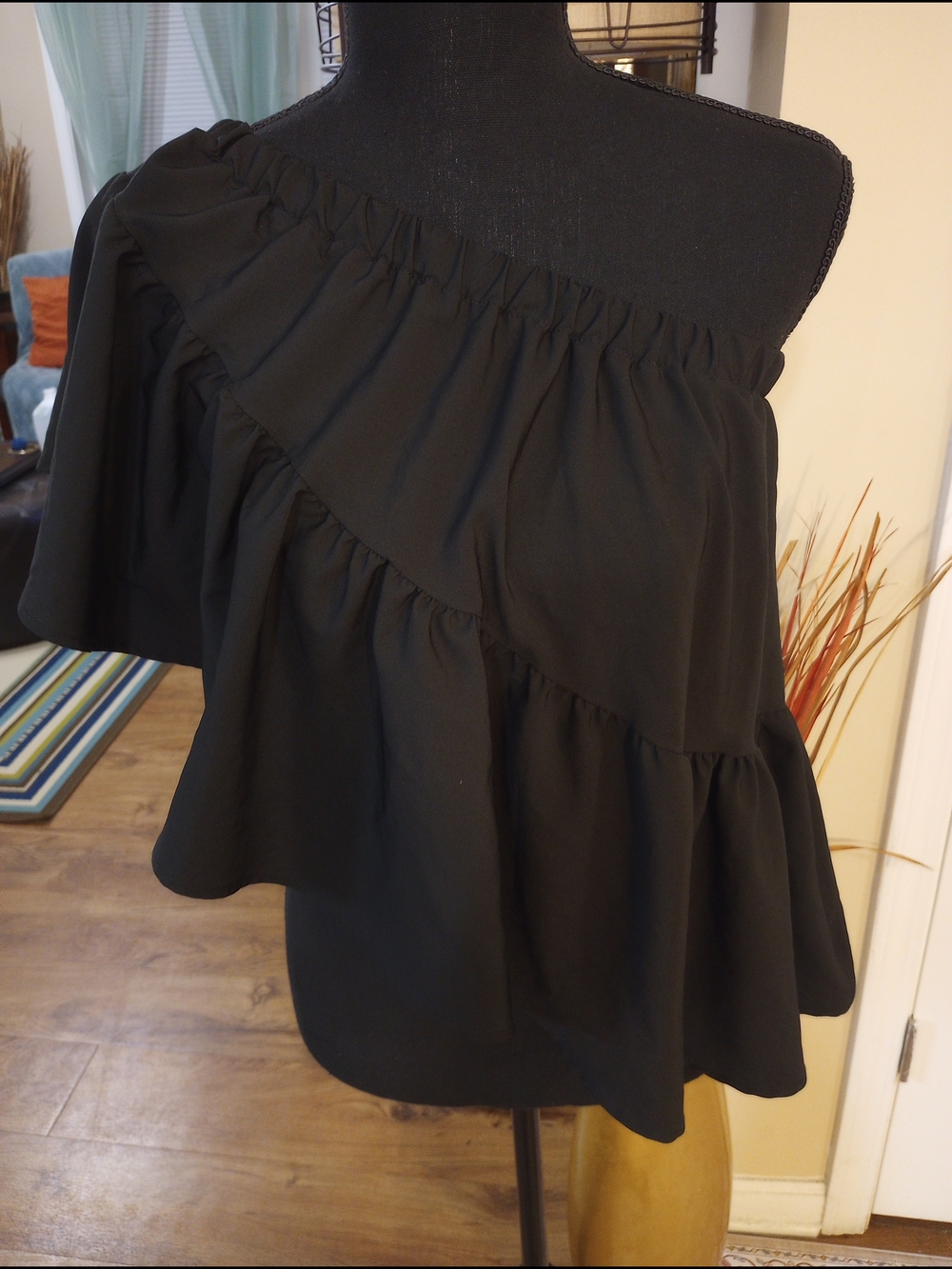 SHEIN Black One-Shoulder Ruffle Asymmetrical Top